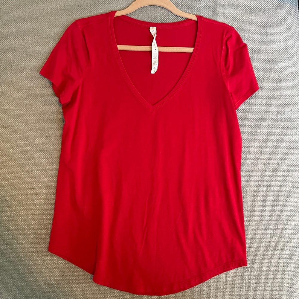 Lululemon - Love Tee V - size 8 dark red